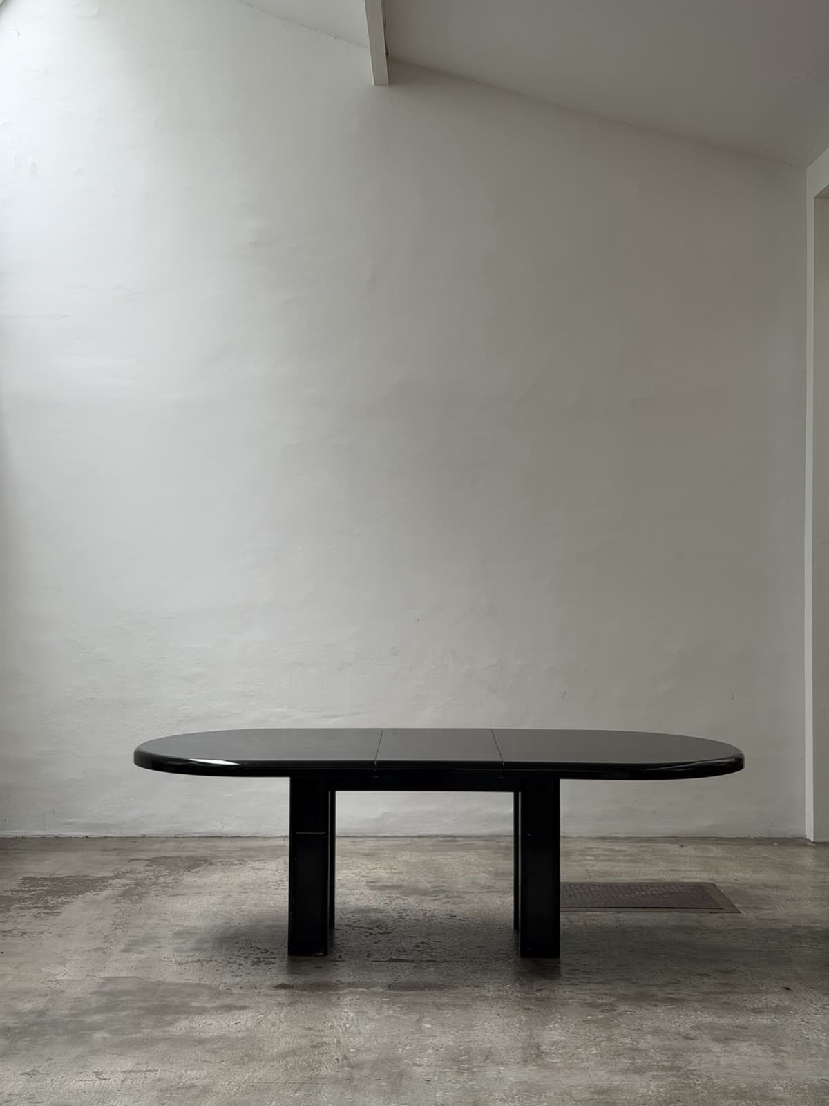 Unknown, Extendable Black Gloss Laquer Dining Table