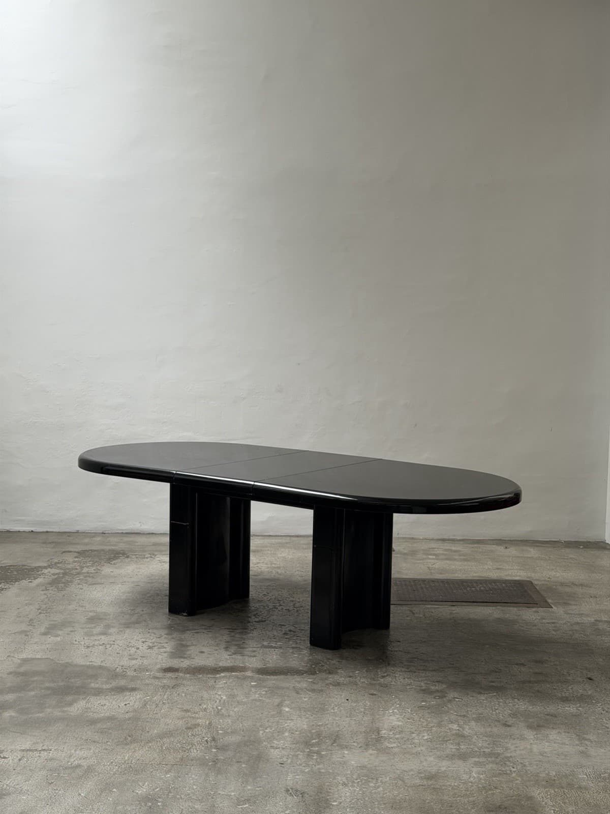 Unknown, Extendable Black Gloss Laquer Dining Table