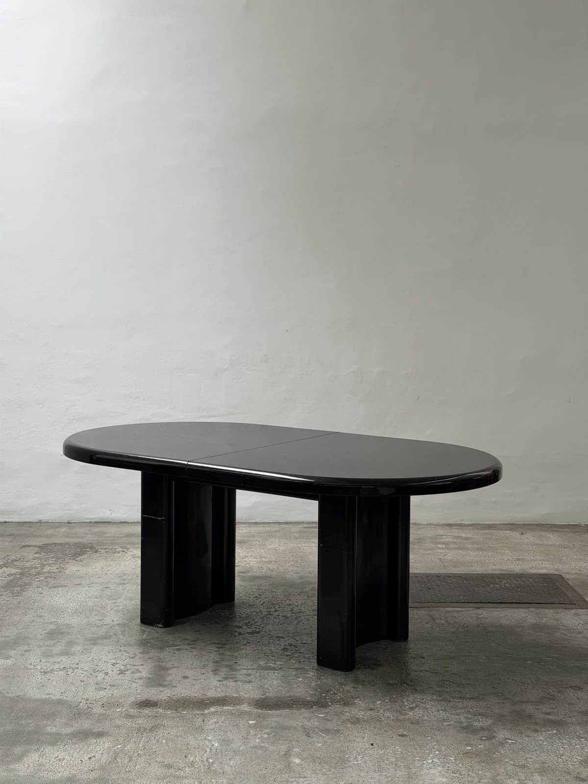 Unknown, Extendable Black Gloss Laquer Dining Table