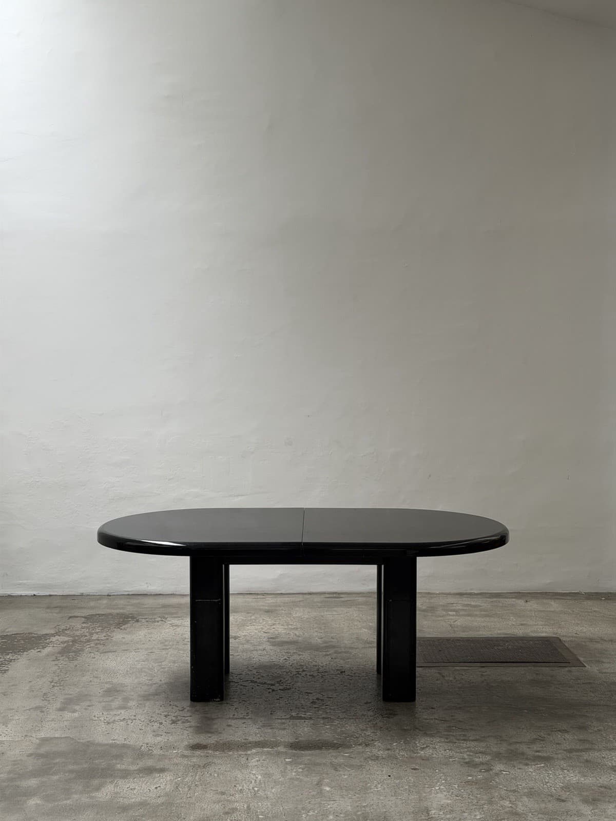 Unknown, Extendable Black Gloss Laquer Dining Table