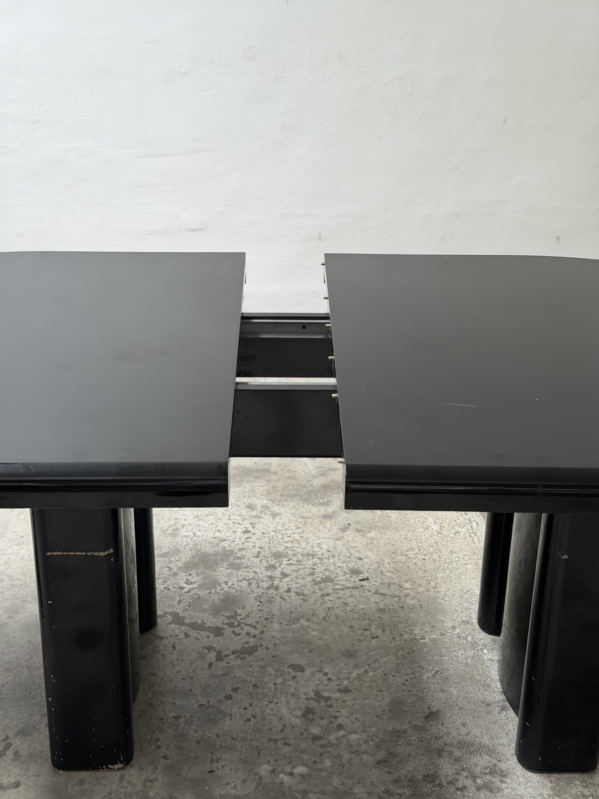 Unknown, Extendable Black Gloss Laquer Dining Table