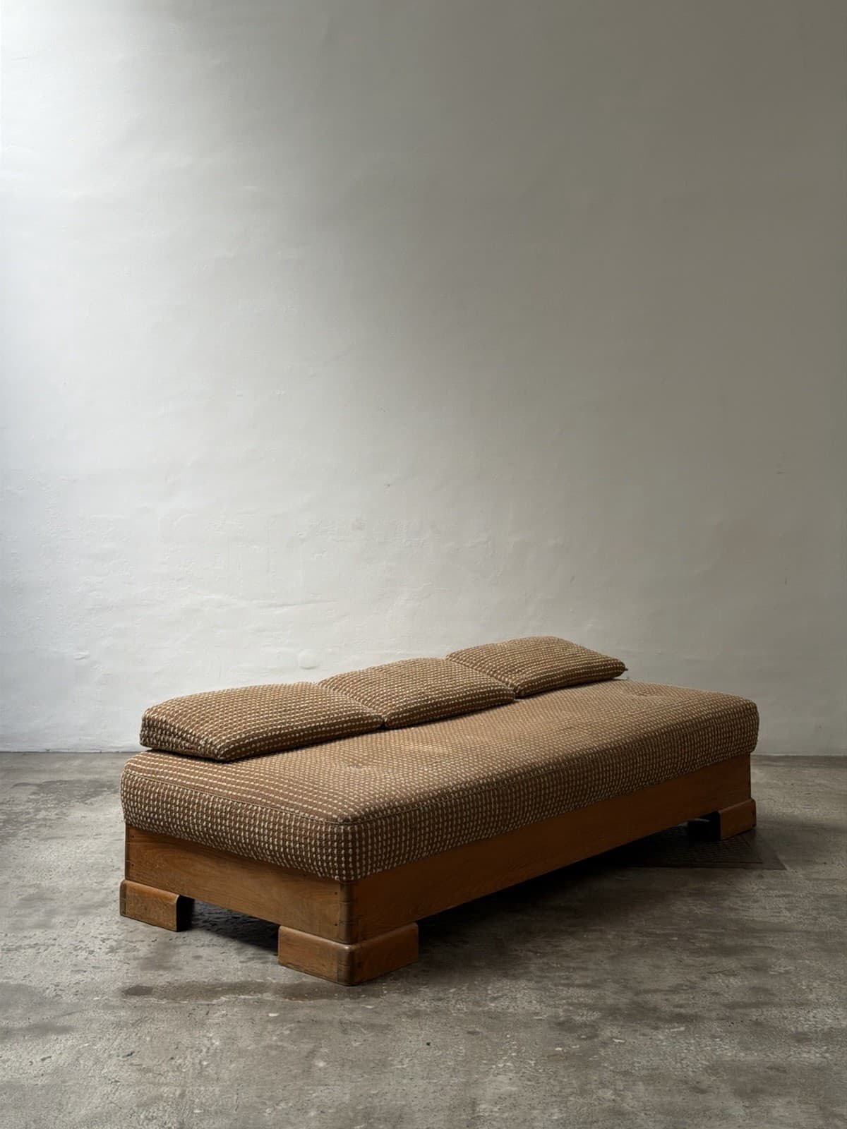 Historical Early 20th Century Divan, Unknown