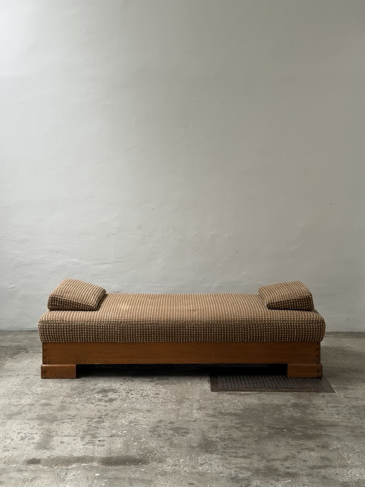Historical Early 20th Century Divan, Unknown