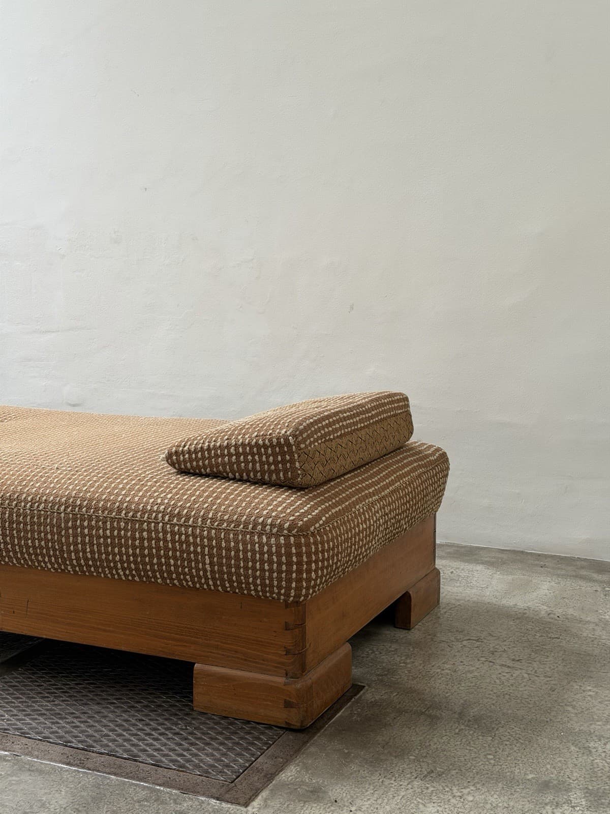 Historical Early 20th Century Divan, Unknown
