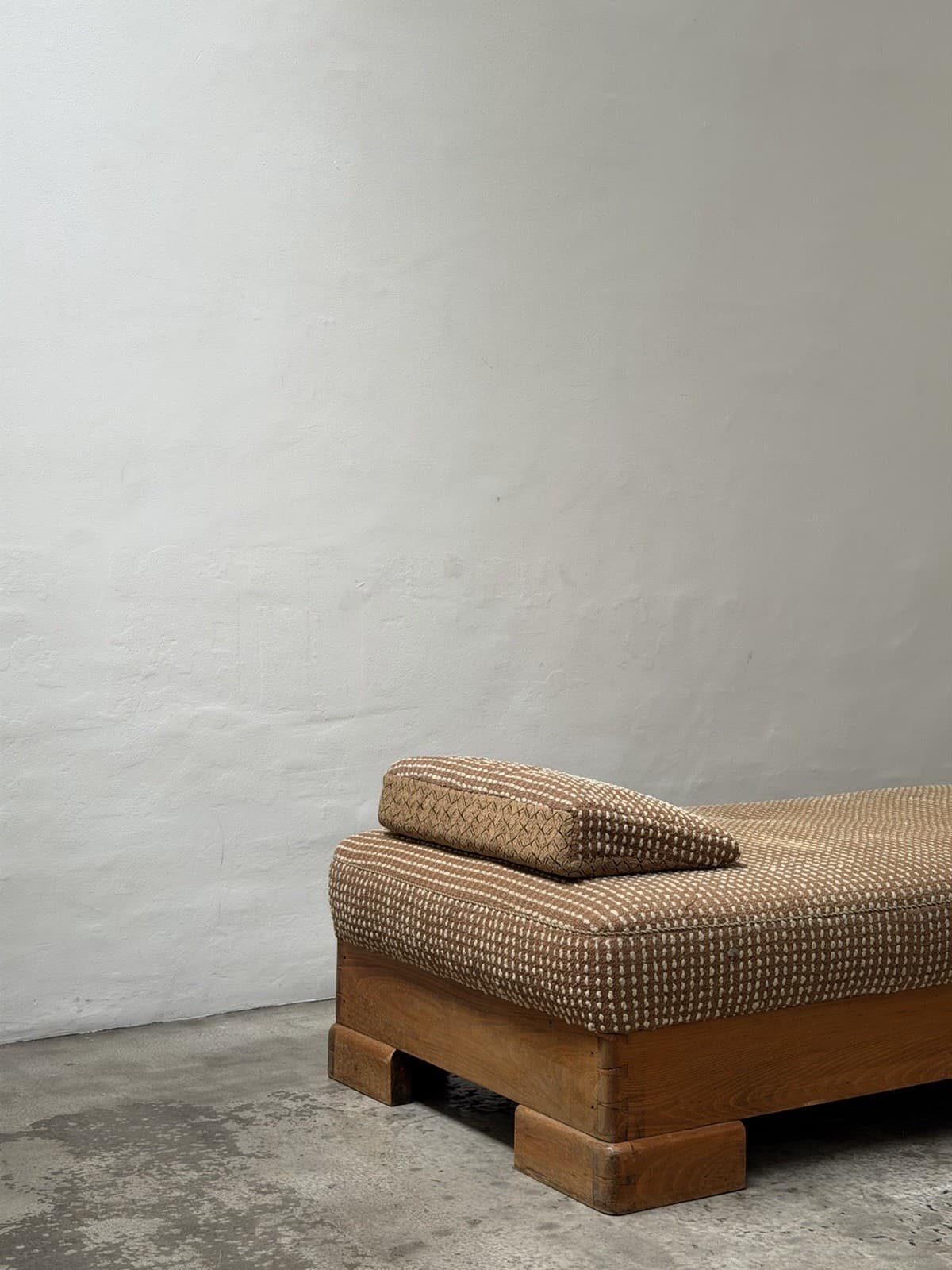 Historical Early 20th Century Divan, Unknown