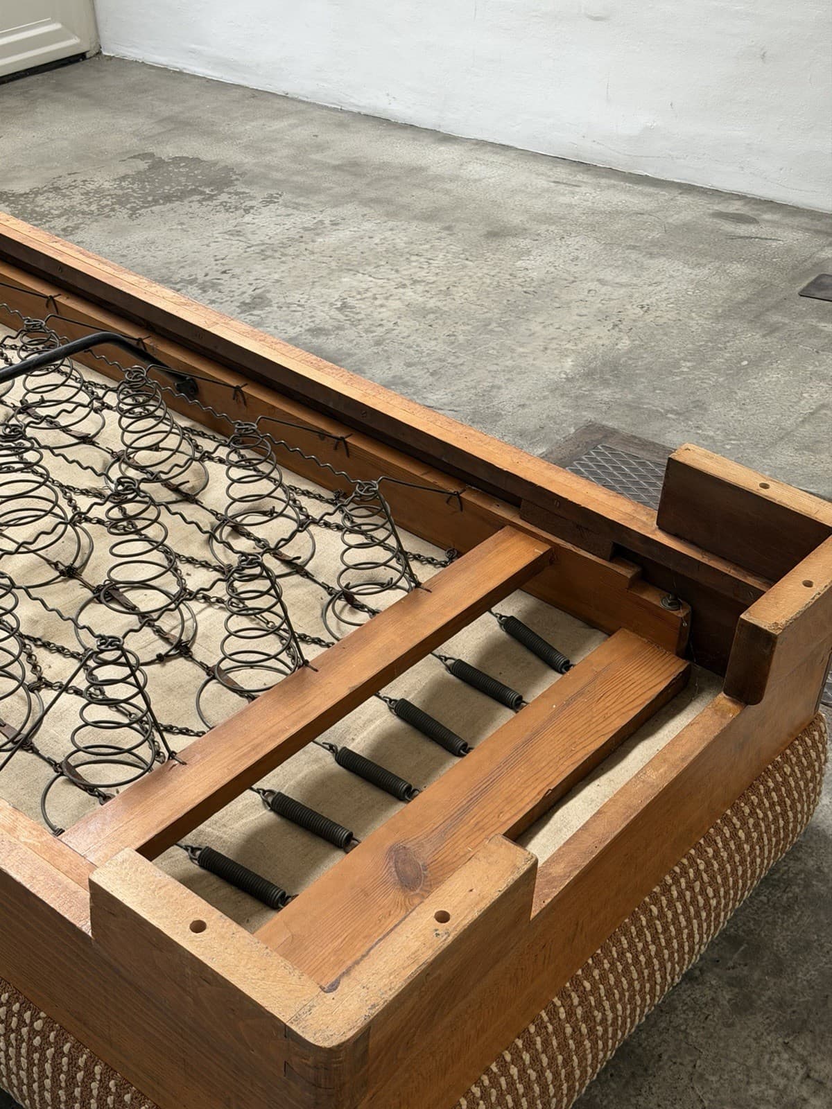 Historical Early 20th Century Divan, Unknown