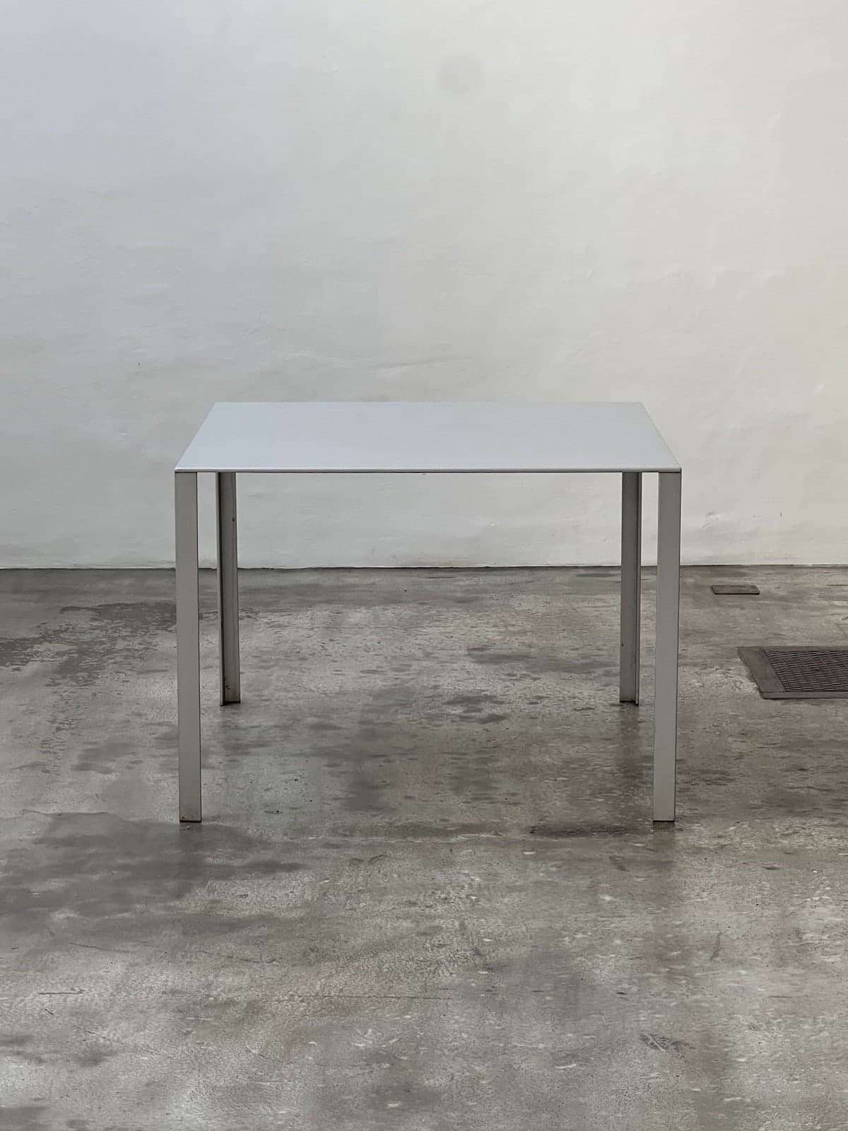 Jean Nouvel, Less Less Table, Unifor