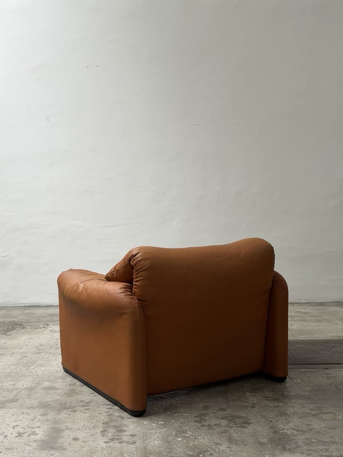 Vico Magistretti, Maralunga Armchair Brown Leather, Cassina