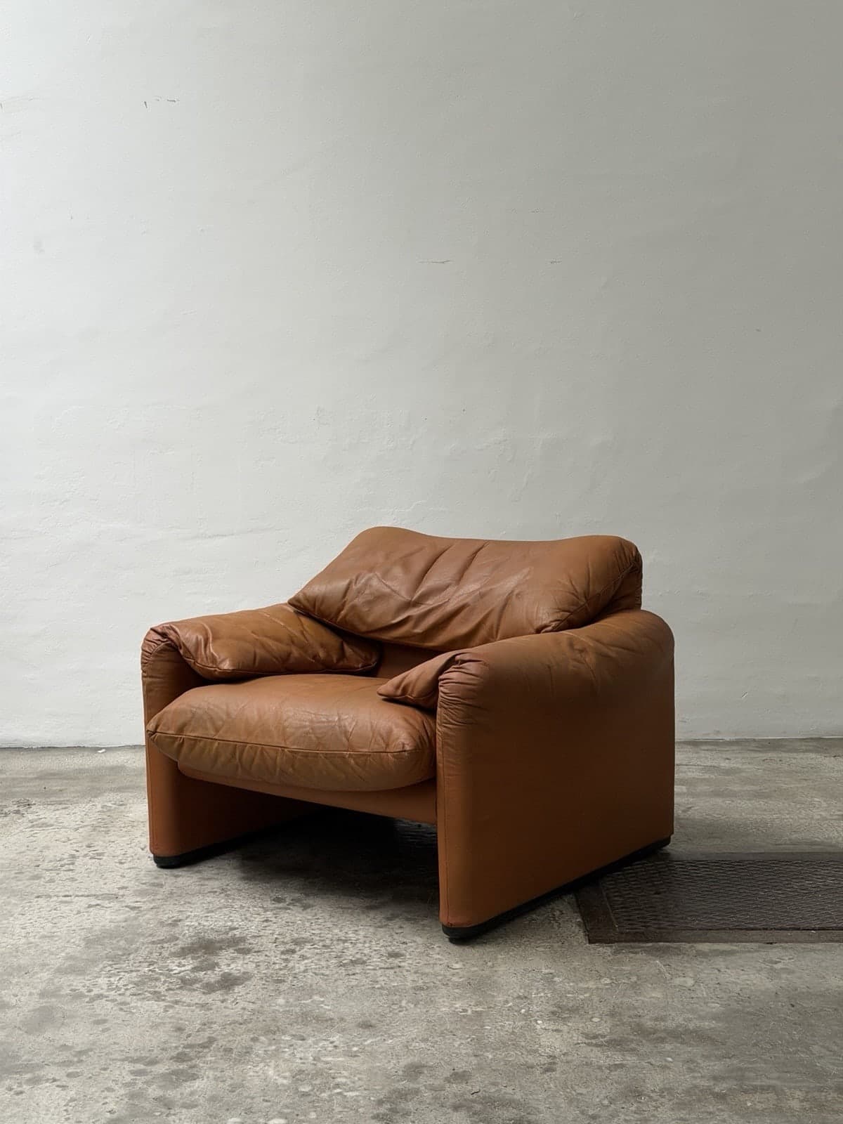 Vico Magistretti, Maralunga Armchair Brown Leather, Cassina