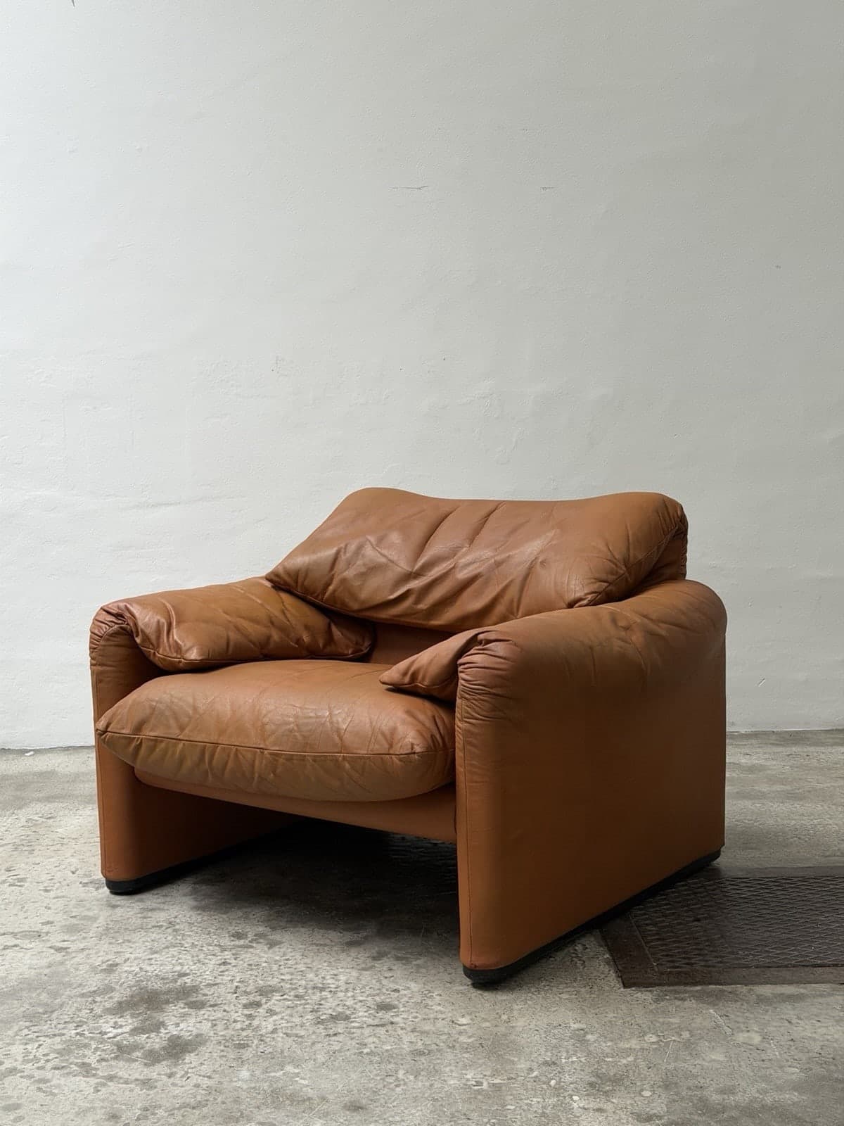 Vico Magistretti, Maralunga Armchair Brown Leather, Cassina