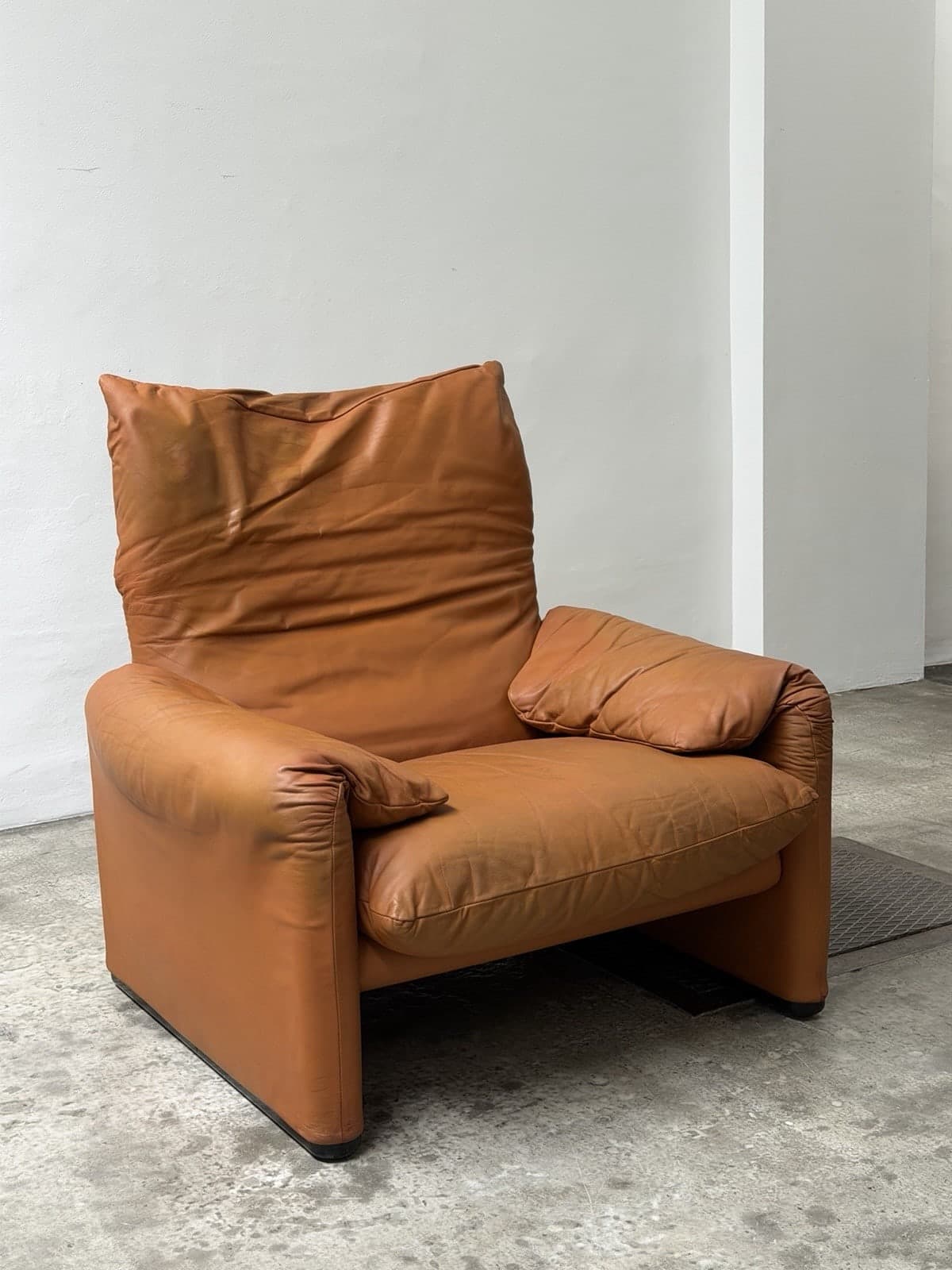 Vico Magistretti, Maralunga Armchair Brown Leather, Cassina
